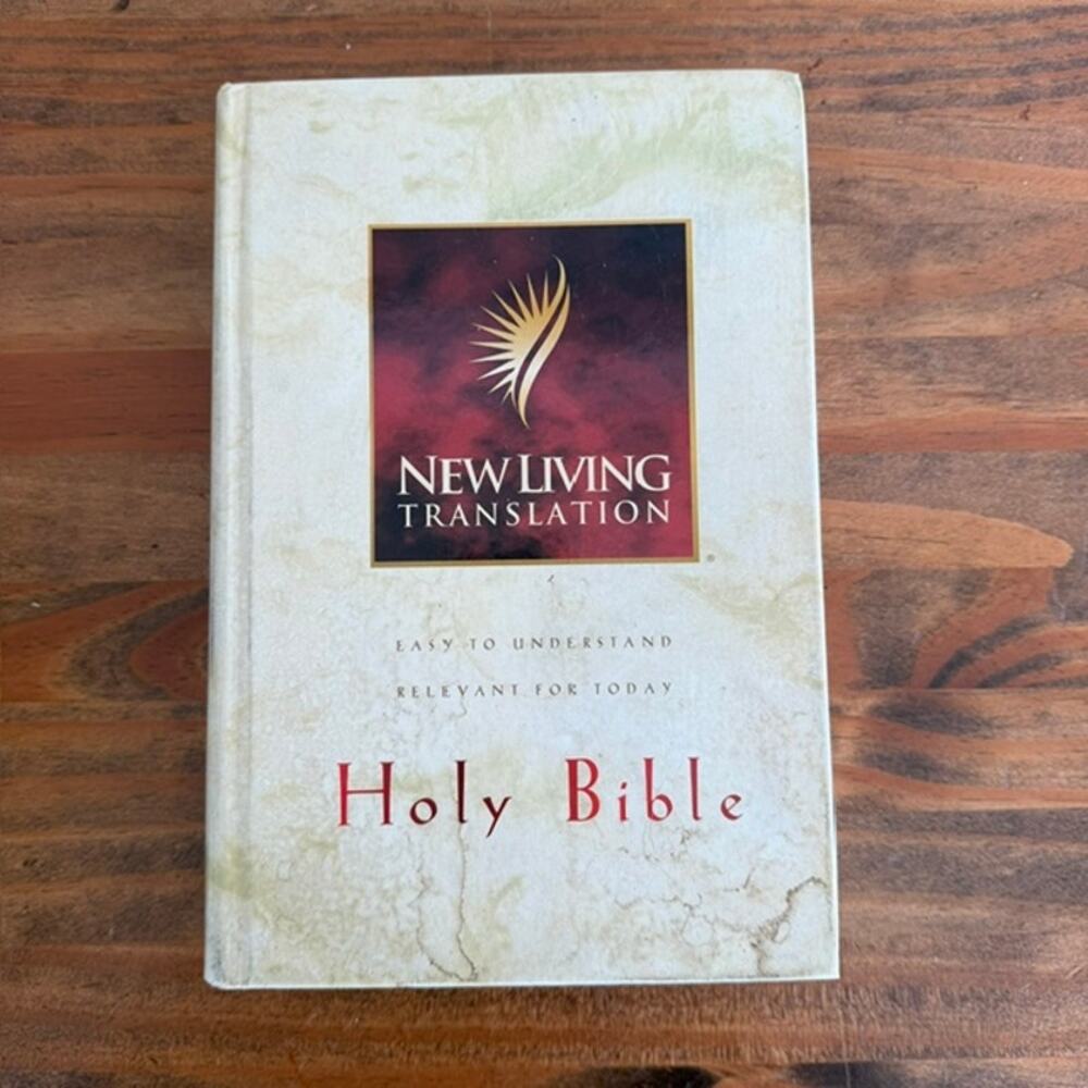 HOLY BIBLE New Living Translation by Tyndale House Publishers Inc Hardcover